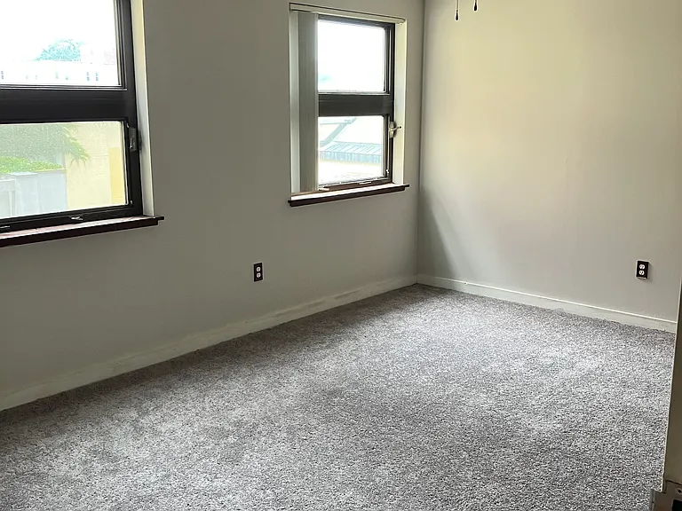 Barney Square Apartments — Photo 8