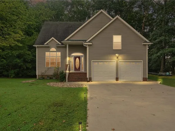 1438 Chancellor Ct, Suffolk, VA 23434