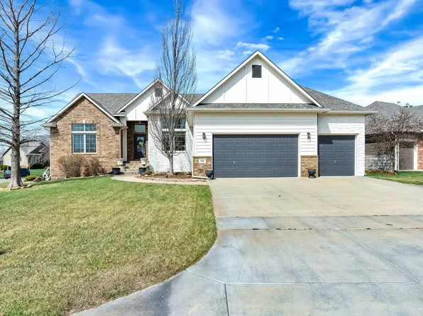 808 E Woodstone Cir, Andover, KS 67002