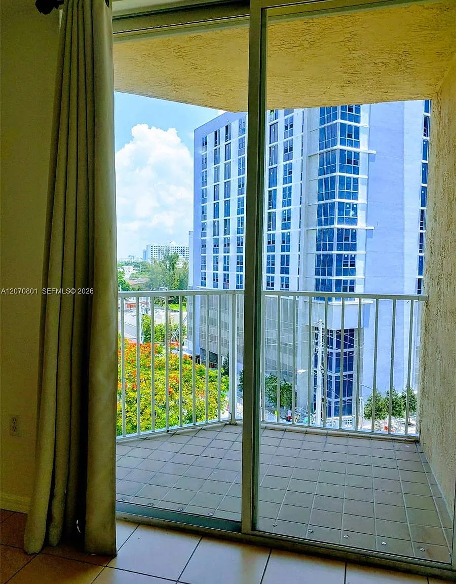 The Citadel Condo — Photo 3
