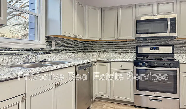 2728 E Virginia Beach Blvd — Photo 9