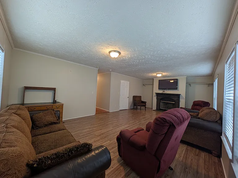370 Evans Rd — Photo 7