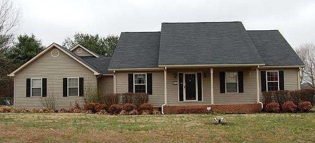 1st image of 633 Evergreen Dr