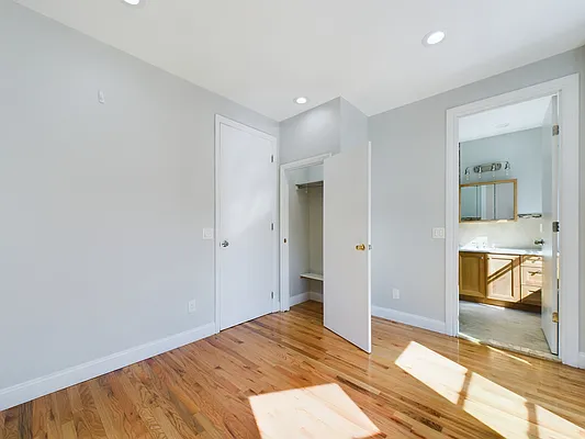 Rented by Keller Williams NYC | media 17