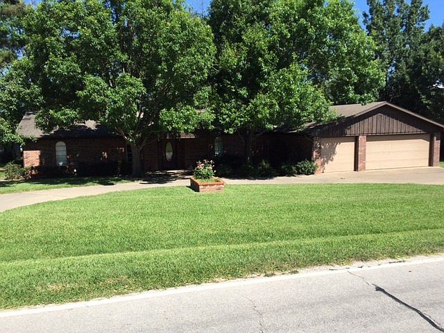 1st image of 940 Kiowa Dr E