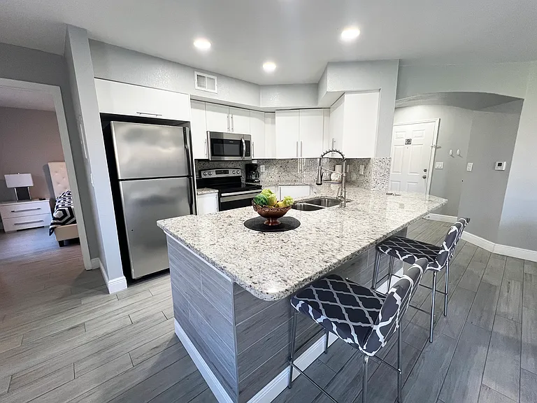 7280 Westpointe Blvd #815 — Photo 6