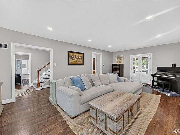 4th image of 27 Ellsworth Ln