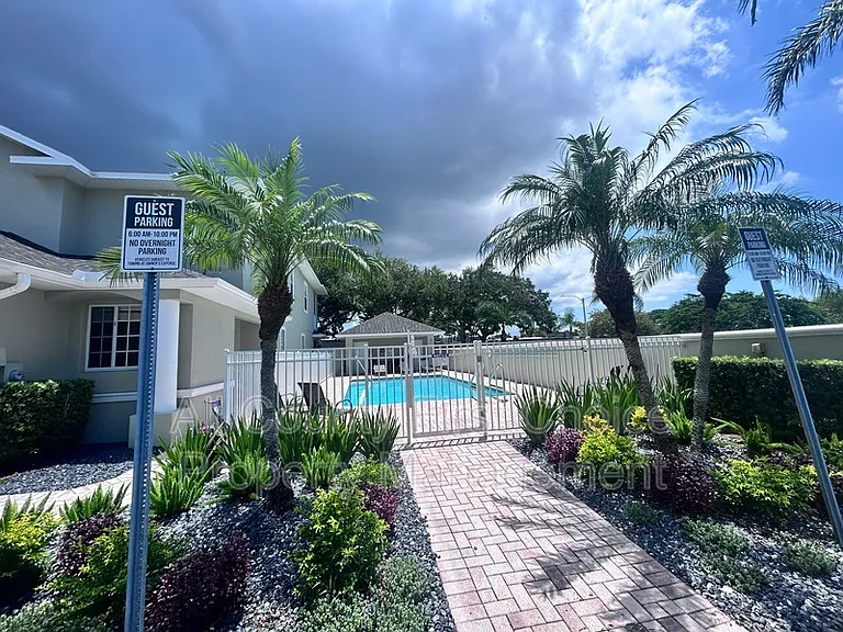 9718 Taylor Rose Ln — Photo 23