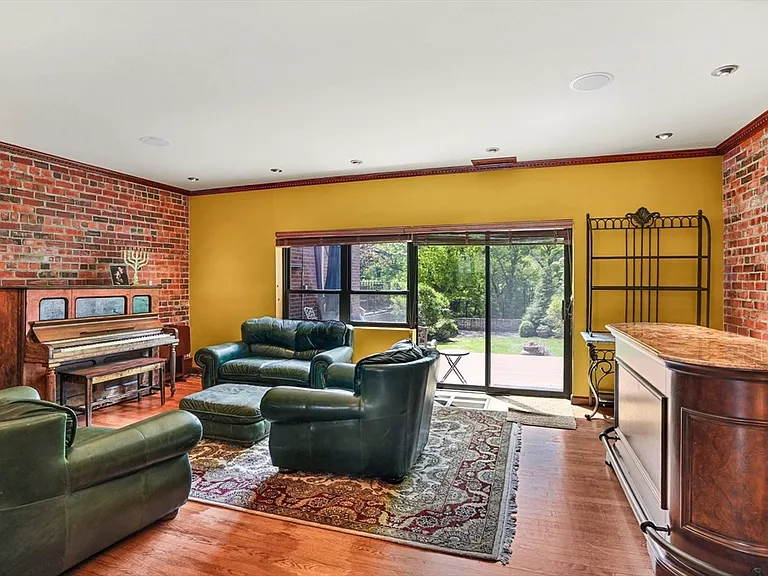 131 Perkins St #131 — Photo 2