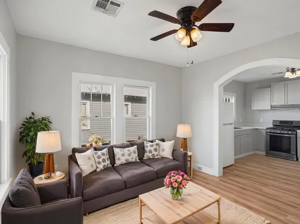 312 W Division St, Jennings, LA 70546