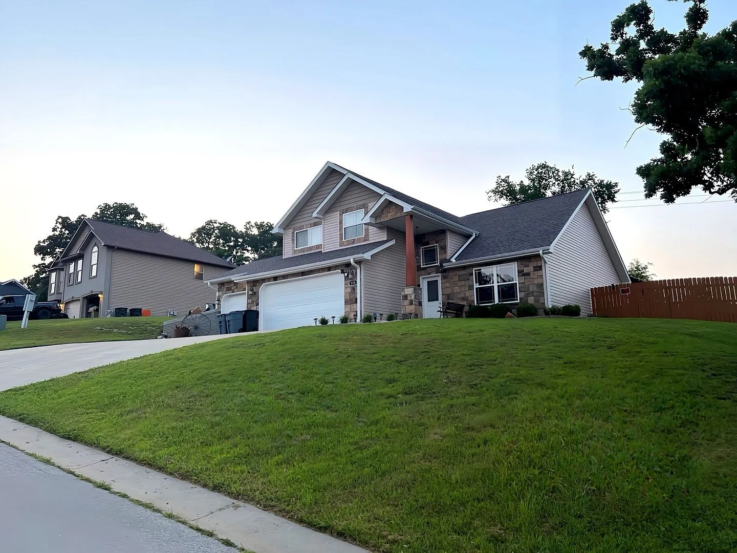 Beautiful home close to Post! — Photo 4