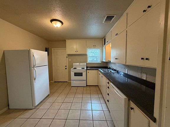 4th image of 2706 37th St