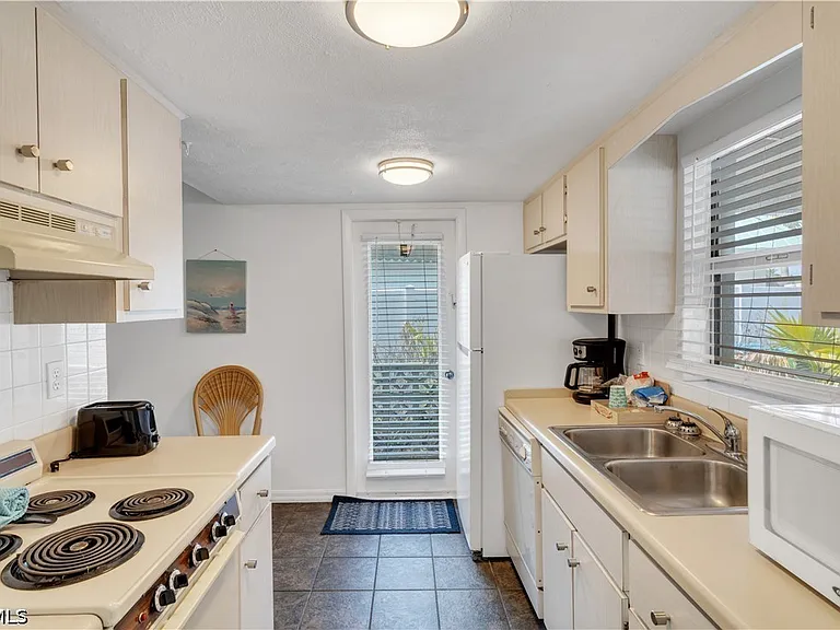 5226 Coronado Pkwy #A — Photo 7