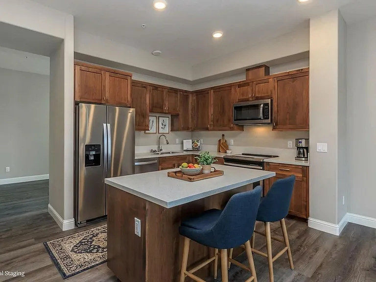 Drew Court Apartments — Photo 43