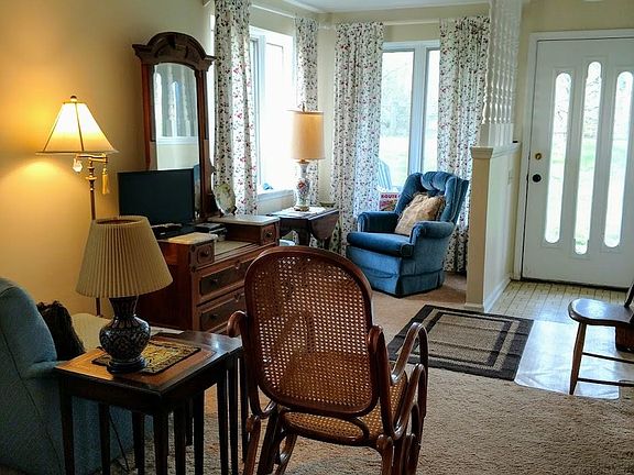 5th image of 2020 Burg St Unit A