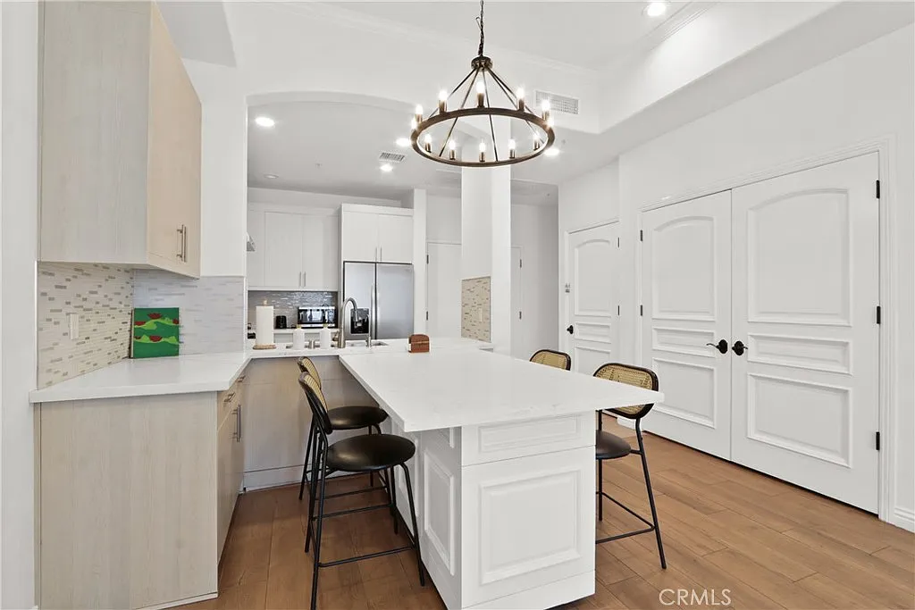 2 bed, 1230 sqft, $3,300 — Photo 3