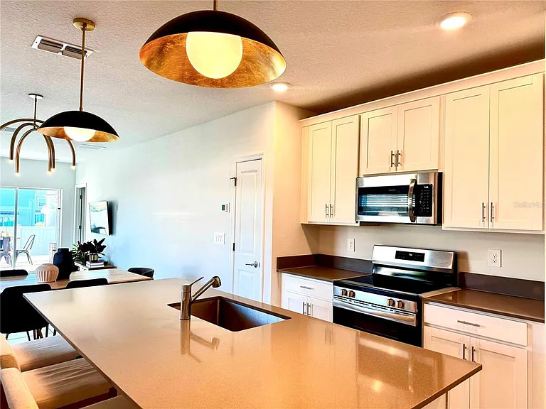 3095 Armstrong Ave — Photo 3