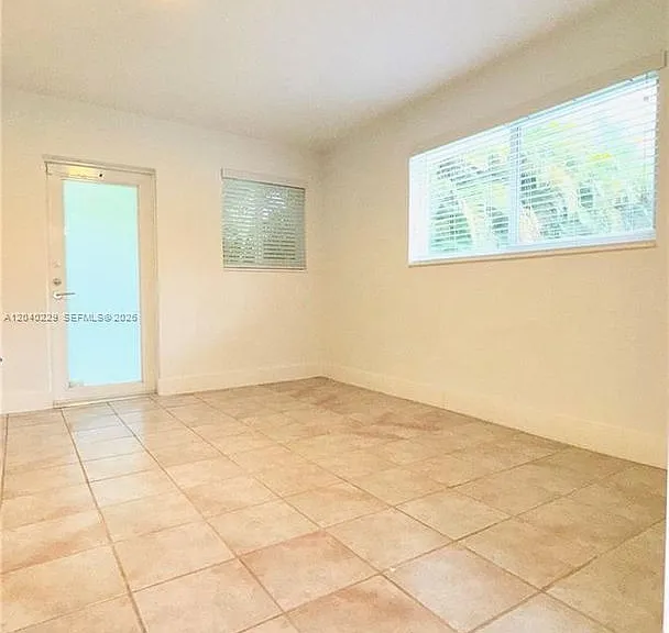 7415 SW 56th Ave — Photo 4