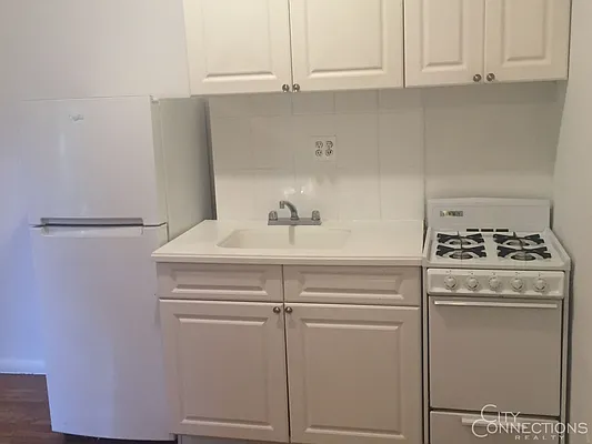 Rented by City Connections Realty | media 4