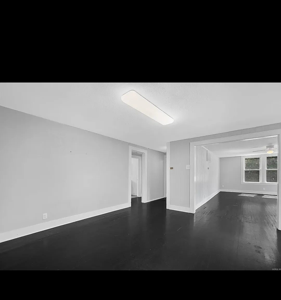 1300 Greenwood Ave — Photo 1