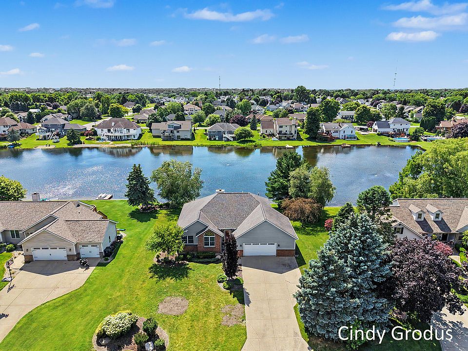 1st image of 975 Bluff Lake Dr