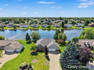 975 Bluff Lake Dr, Zeeland, MI 49464