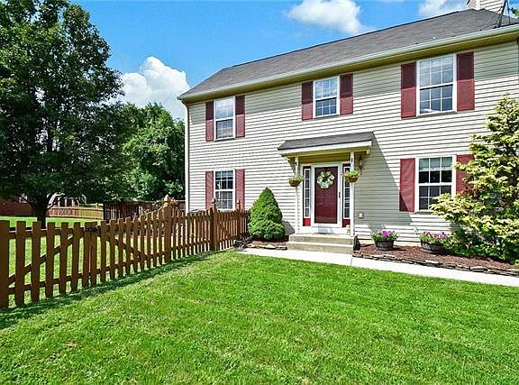 2nd image of 960 Ramblewood Ln