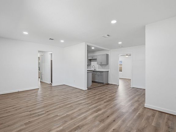 4th image of 5962 Ridgeway Dr