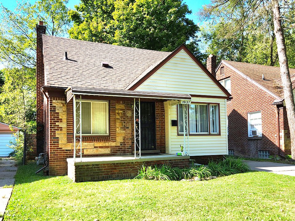 Lovely property, front and back yards