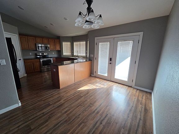 3rd image of 3001 Elizabeth Ct