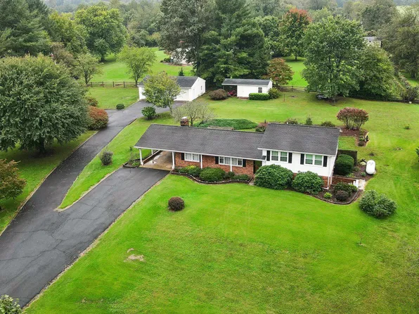 8150 Applewood Ln, Warrenton, VA 20187