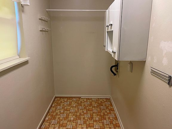 4th image of 2113 La Porte Dr