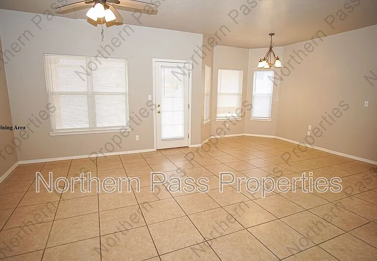10790 Adin St — Photo 7