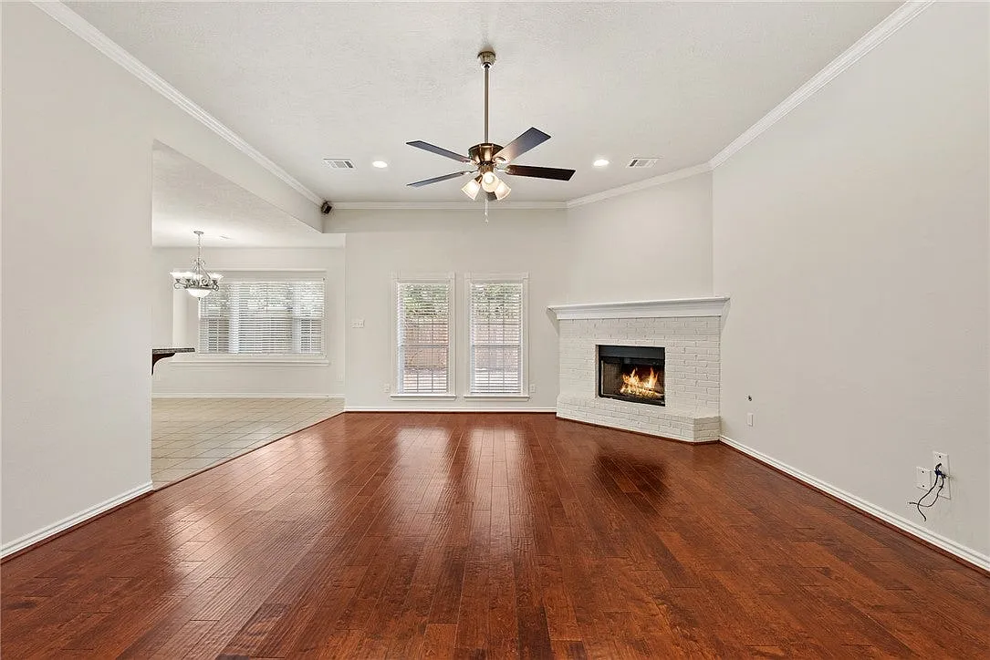 4 bed, 1938 sqft, $1,800 — Photo 3