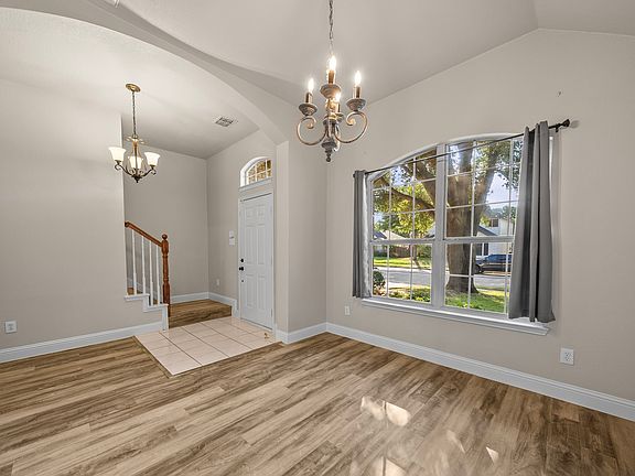 5th image of 545 Continental Dr