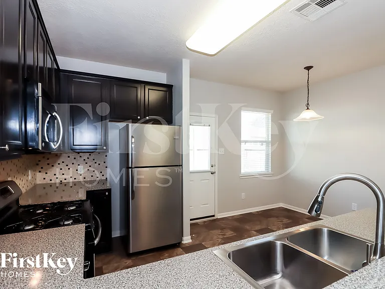8330 Hampton Bay Dr — Photo 5