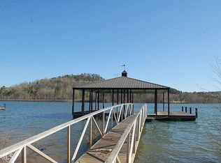 1020 N Edgewater Trl, Toccoa, GA 30577