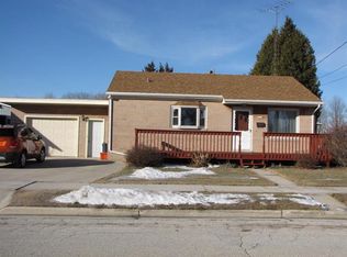 1216 S 26th St, Manitowoc, WI 54220