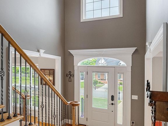 4th image of 418 Champagne Cir