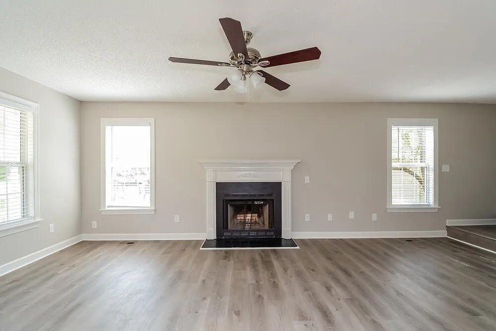 3 bed, 2.5 bath, 1436 sqft, $2,070 — Photo 4