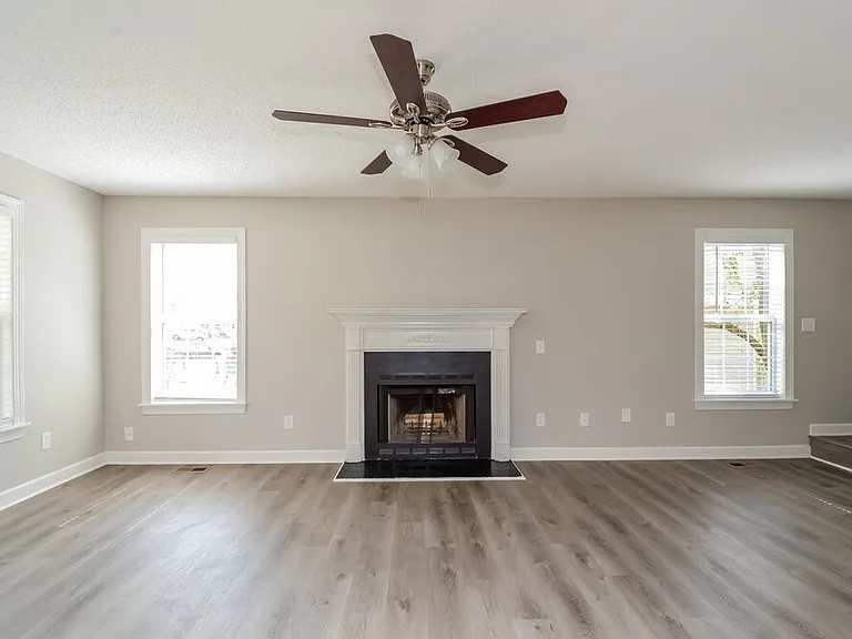 805 Wallridge Dr — Photo 4