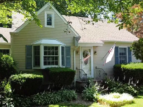 44 Crestwood Drive, Huntington Station, NY 11746