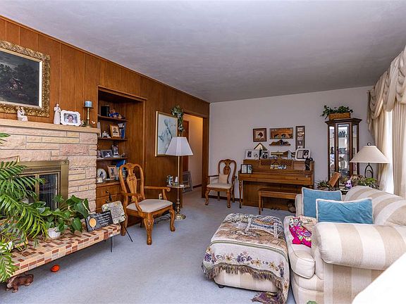 4th image of 2831 Saratoga Dr
