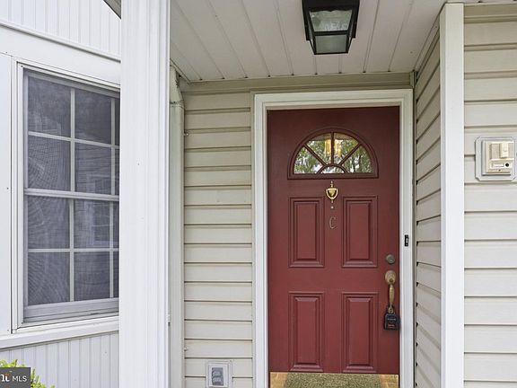 4th image of 3257C Garfield Ave
