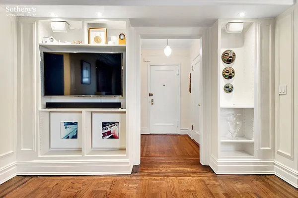 Sold by Sotheby's International Realty | media 2