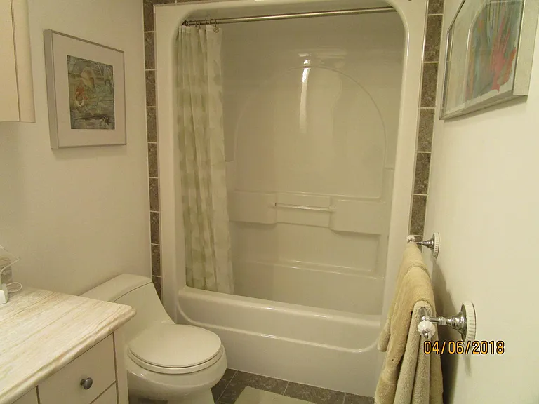 ensuite bathroom for four-poster bedroom