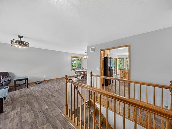 4th image of 470 Christina Ct