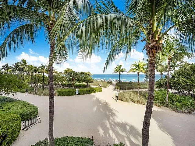 2 bed, 2.5 bath, $7,800 — Photo 1