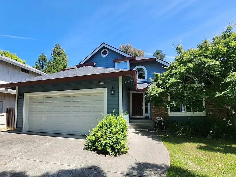 9609 Lord Dr — Photo 1