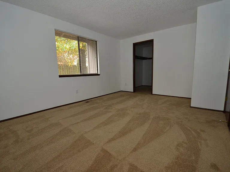12300 SW Sussex St — Photo 8
